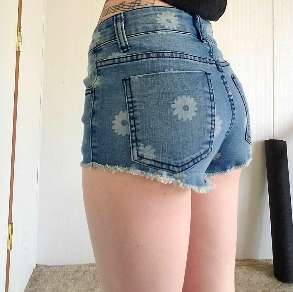 🌵SOLD ON DEPOP🌵High waisted shorts.